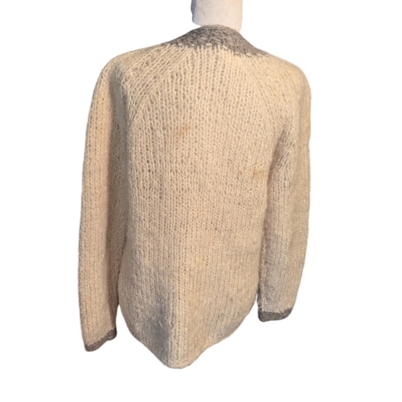Vtg Hand knit chunky soft wool/ mohair fuzzy warm cardigan sweater cream/gray - Picture 4 of 12